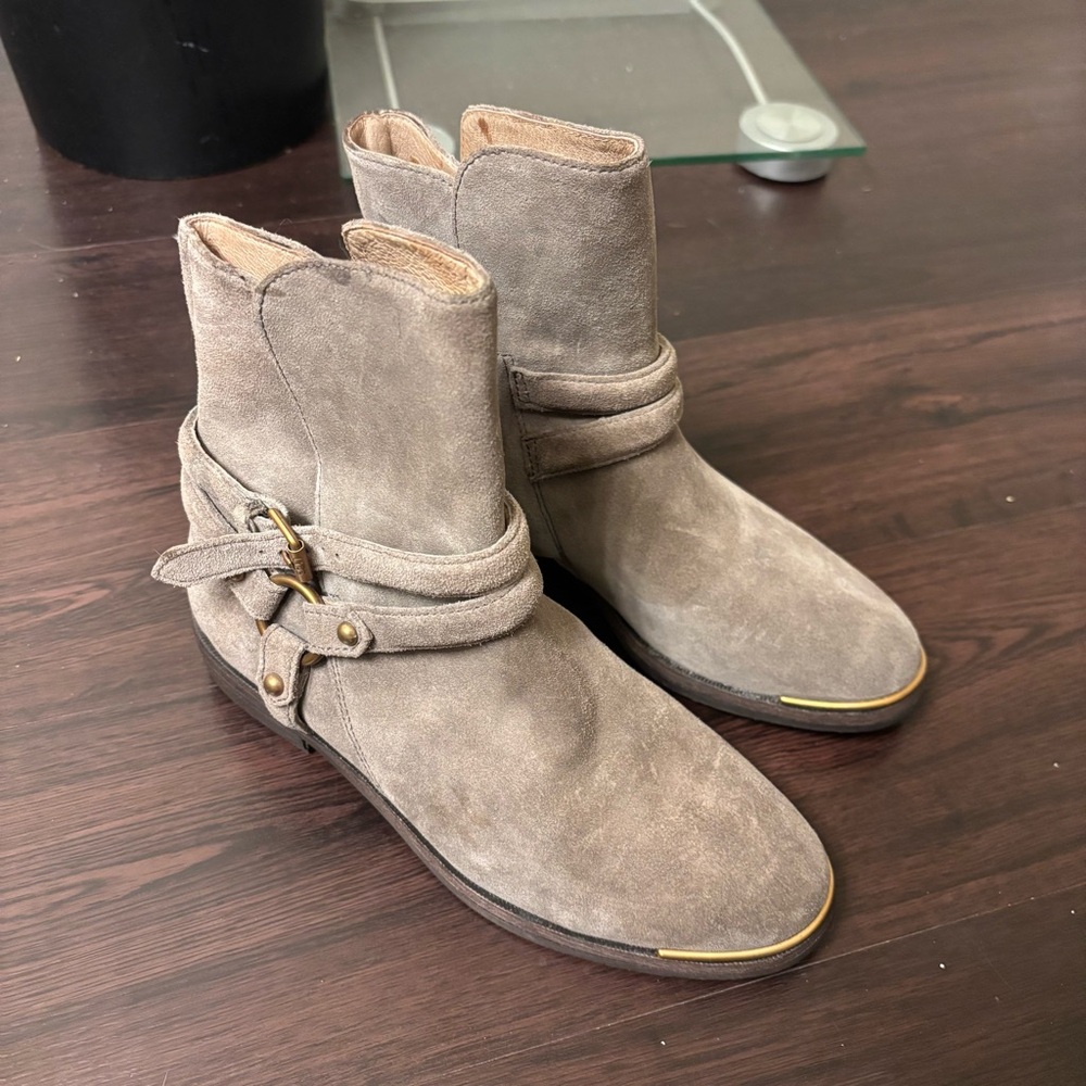 UGG Kelby Harness Ankle Boot -Mouse Grey Suede -US 5